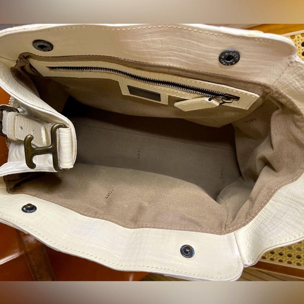 A+ condition Fendi White Shoulder Bag with Croc-Embossed Leather - Picture 6 of 15
